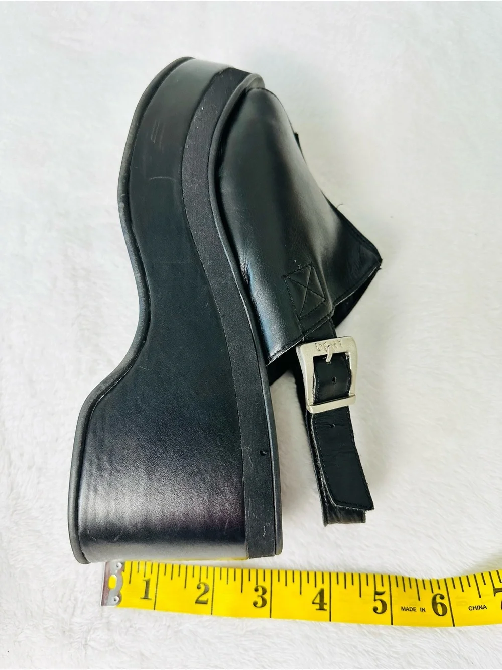 Y2K Vintage DKNY Black  Leather Platform Sandals Size 6